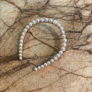 Vintage Pearl 14 karat gold horseshoe brooch